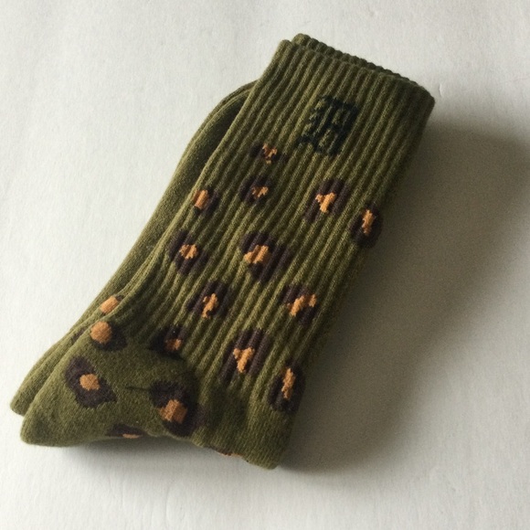 R13 LEOPARD JACQUARD PRINT CREW SOCKS OLIVE OS NWOT - Picture 6 of 8